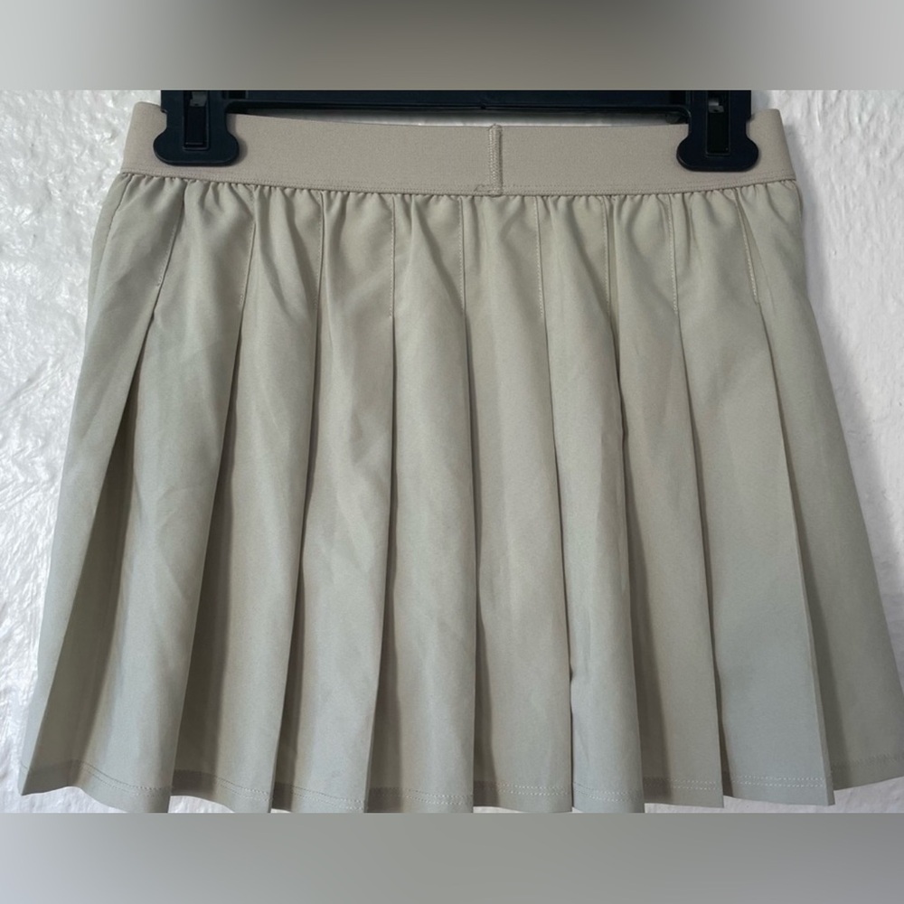 Alo Yoga Varsity pleated tennis miniskirt, built in shorts; S -see measurements - Picture 3 of 5